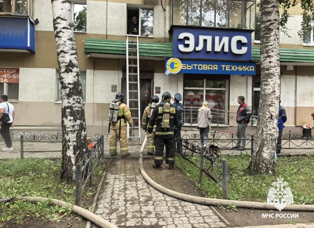 В Стерлитамаке загорелся магазин бытовых электротоваров